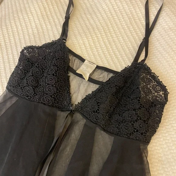 Black Lace Chemise - Picture 4 of 9